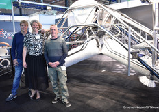 Jorien Schouten, having a good laugh, among her colleagues, at the Roofmaster deck washer of Besseling.